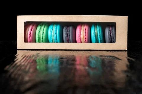 Multi-colored almond macaroni biscuits in a box. 스톡 사진
