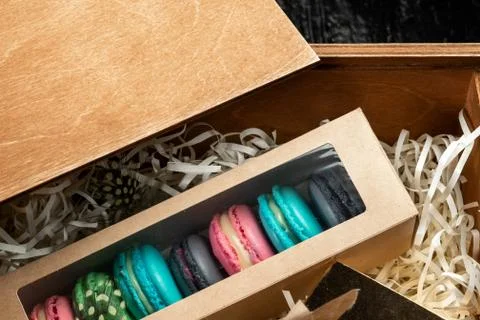 Multi-colored almond macaroni biscuits in a big gift box. 스톡 사진