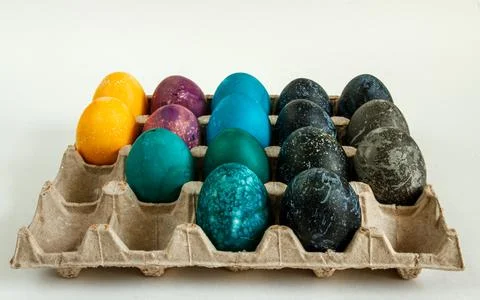 Multi-colored chicken eggs. Feast of Light Easter. Background. Foto stock