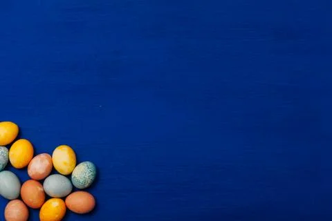 Multi-colored eggs on the Easter holiday background for inscriptions 스톡 사진