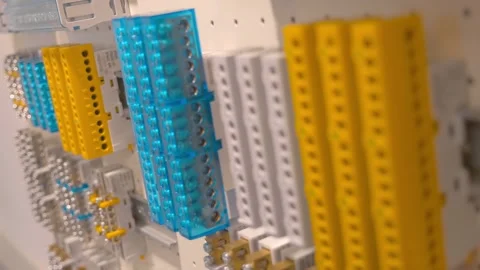 Multi-colored electrical terminal blocks for connecting a huge number of wires Видео 333418856