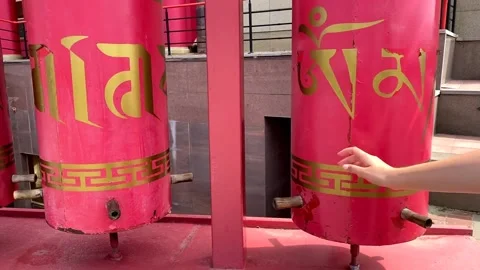 Multi-colored flags sway from the wind in a Buddhist temple against the sky Video stock 201751798