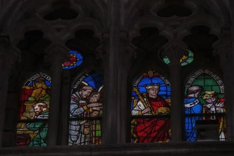 Multi colored medieval era stained glass panels depicting clergy, monarchs 스톡 사진