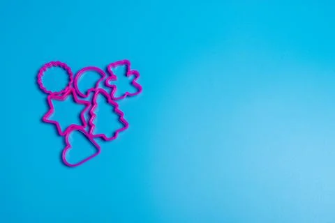 Multi-colored plastic molds of various shapes grouped on top for making cooki Foto stock