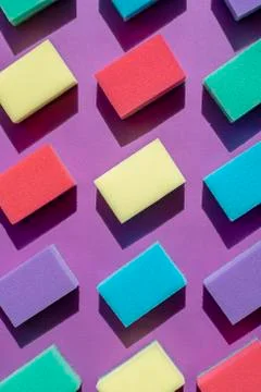 Multi-colored rectangular sponges for washing dishes. Flat lay Foto stock