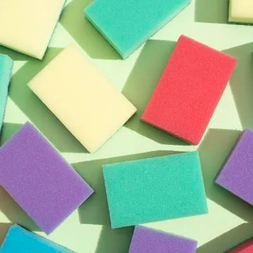 Multi-colored rectangular sponges for washing dishes Foto stock