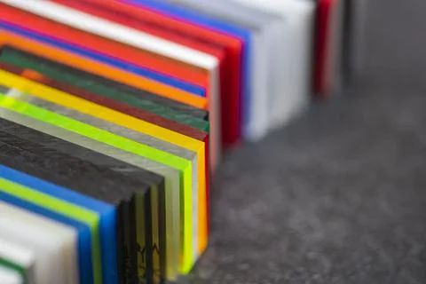 Multi-colored samples of organic glass. Colorful acrylic sheets plastic swatches Foto stock
