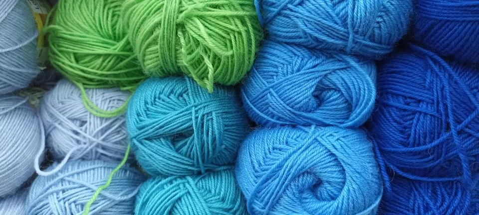 Multi-colored skeins of thread folded in a stack close-up Foto stock