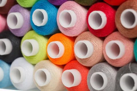 Multi-colored spools of sewing thread on a white background Stock-Fotos