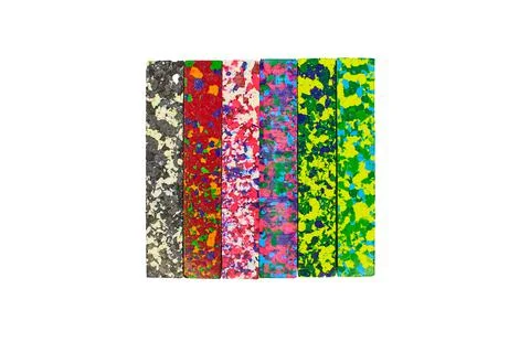 Multi colored wax crayons isolated Foto stock