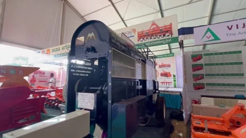 Multi-crop cutter thresher machine Vídeo Stock 346814626