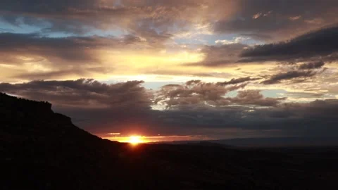 Multi-directional Clouds Dance in Timelapse Sunset 스톡 동영상 137123434