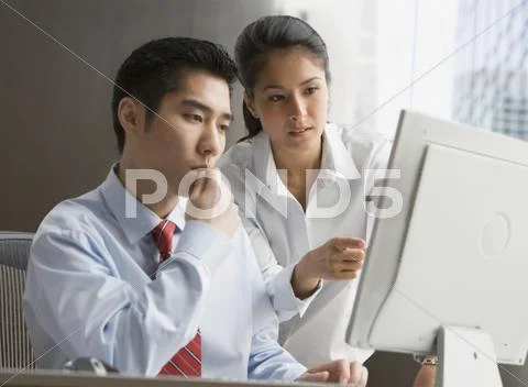 Multi-ethnic business people working on computer Stock Photos