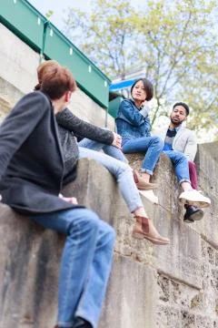 Multi-ethnic Group Of Friends Having Fun In Paris Along Seine Foto stock