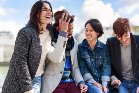 Multi-ethnic Group Of Friends Having Fun In Paris Along Seine Foto stock