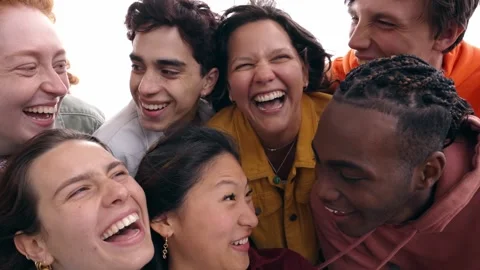 Multi-ethnic group smiling student boys and girls taking selfie outdoors. People 库存影片 241260608