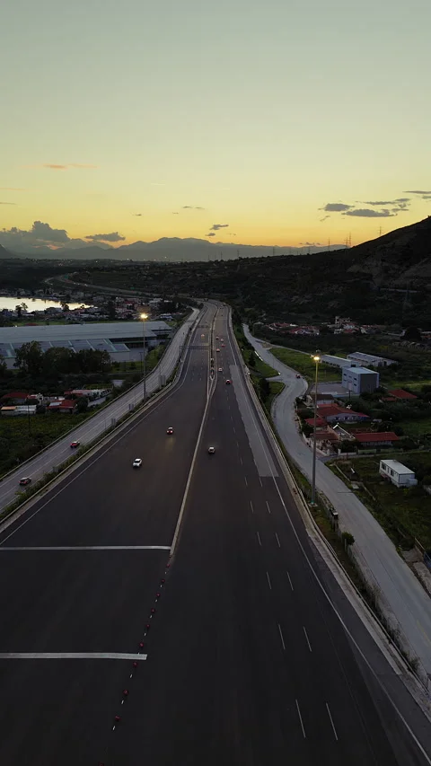 Multi-lane Highway Winding Through Valley At Sunset In Elefsina Vidéo 336813919