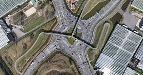 Multi layer, roundabout, traffic intersection, cyclists, cars, pedestrians Video stock 312012230