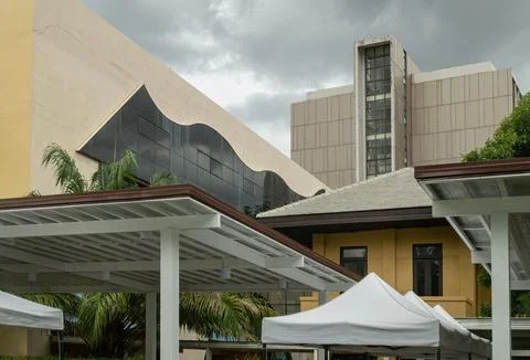 A multi-layered architectural study capturing the stark juxtaposition of mo.. Stock-Fotos