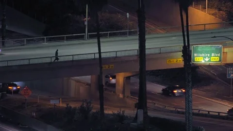 Multi-level intersection at night Vidéo 76261515