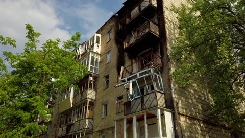 Multi-storey building burned down after the russian occupation Видео 197110321