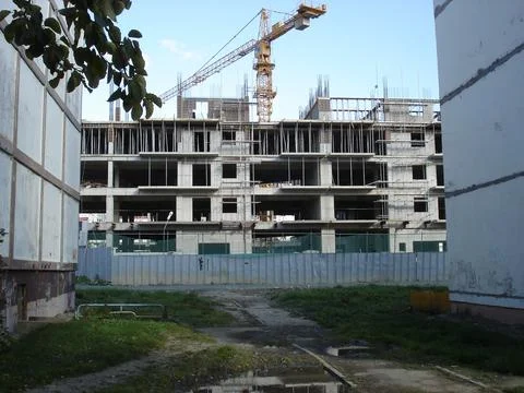 A multi-storey building under construction with a crane. 스톡 사진