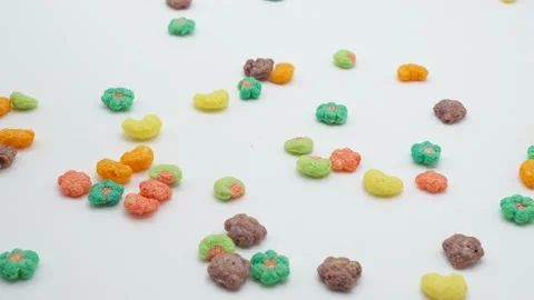 Multicolor corn puffs cereals pouring on rotating white background 库存影片 201708789