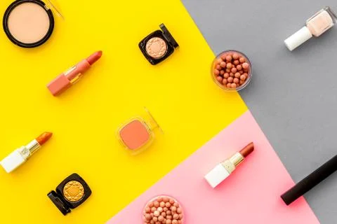 Multicolor pattern of makeup products and colorfull cosmetics. Flat lay top view Foto stock