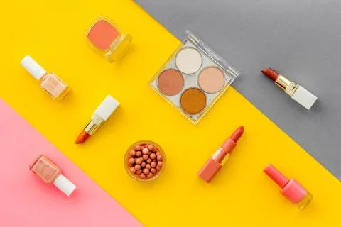 Multicolor pattern of makeup products and colorfull cosmetics. Flat lay top view Foto stock