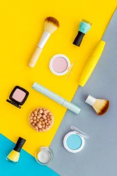 Multicolor pattern of makeup products and colorfull cosmetics. Flat lay top view Foto stock