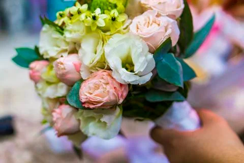 A multicolored bouquet in the hand. Foto stock