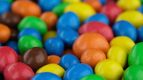 Multicolored candy balls, close up. Assorted colorful chocolate candies Stock-Footage 153680488
