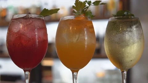 Multicolored cocktails at the bar. Stock-Footage 76660552