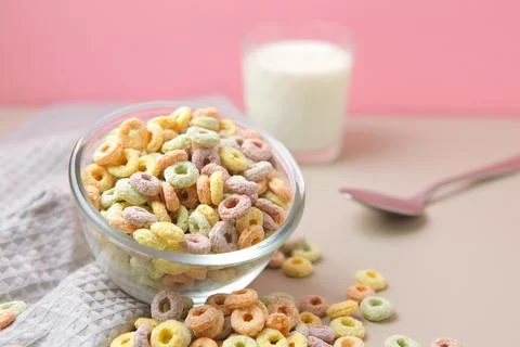Multicolored corn rings for breakfast on a colored background Foto stock