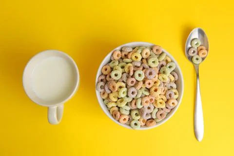 Multicolored corn rings for breakfast on a colored background Foto stock
