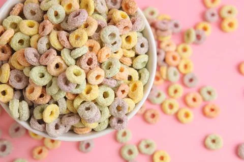 Multicolored corn rings for breakfast on a colored background Foto stock