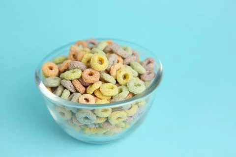 Multicolored corn rings for breakfast on a colored background Foto stock