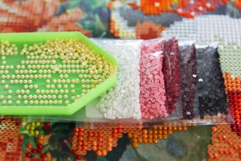 Multicolored diamond strases in container for handmade process of creation of Foto stock
