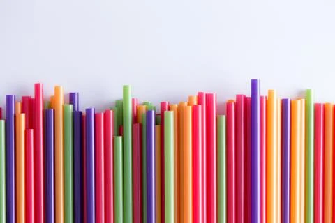 Multicolored drinking straws in a festive pattern Foto stock