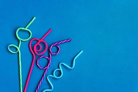 Multicolored Drinking Straws In A Festive Pattern Foto stock