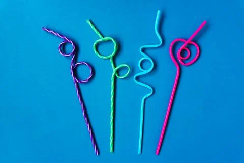 Multicolored Drinking Straws In A Festive Pattern Foto stock