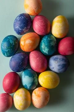 Multicolored Easter eggs on a blue background, top view Foto stock