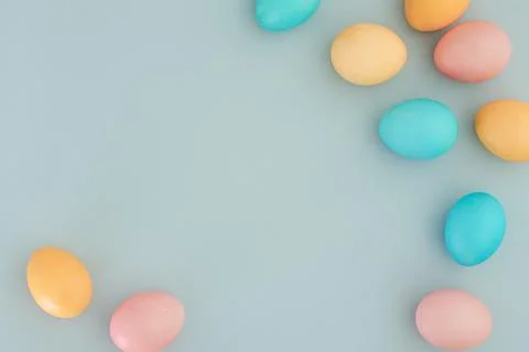 Multicolored Easter eggs on a blue background with place for text Fotos Stock
