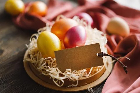Multicolored Easter eggs on a wooden background. Foto stock