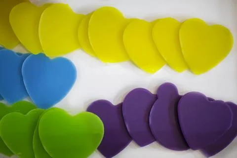 Multicolored figurines in the shape of a heart made of wax. Foto stock