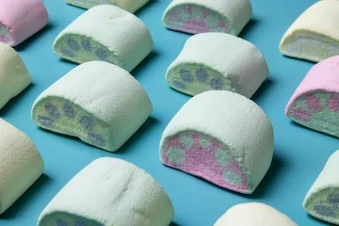 Multicolored marshmallows on a blue background Foto stock