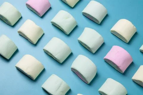 Multicolored marshmallows on a blue background Foto stock