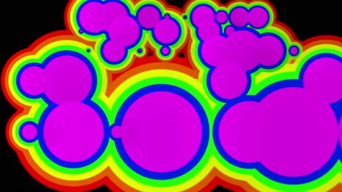 Multicolored rainbow circles increase and decrease against a black background. l 库存影片 141227462