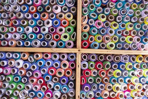 Multicolored Sewing threads pattern texture can be used as a background wal.. Foto stock