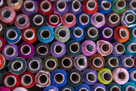 Multicolored Sewing threads pattern texture can be used as a background wal.. Foto stock